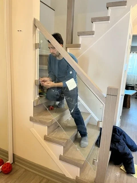 Glass and window installation and replacement services